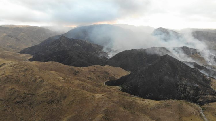 Solo quedan algunos focos de incendios en Villa de la Quebrada, que se achicaron por las lluvias