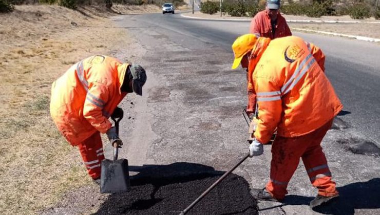 Realizan obras y trabajos viales en diferentes puntos provinciales