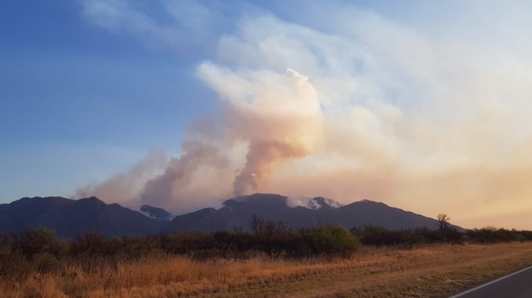 Combaten el incendio en San Martín, pero se complicó en dirección a San Francisco