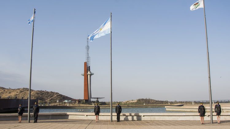 Conmemoraron el primer izamiento de la Bandera Nacional en las Islas Malvinas