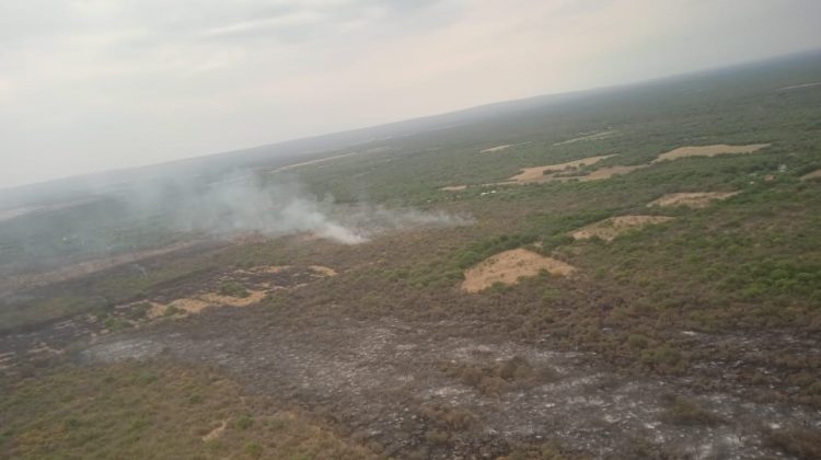 Continúan las labores de bomberos y brigadistas en Merlo y Luján: contienen algunos focos