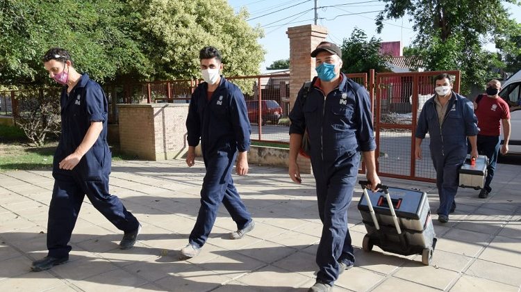 Especialistas de la UPrO realizaron tareas de mantenimiento en una escuela de Villa Mercedes