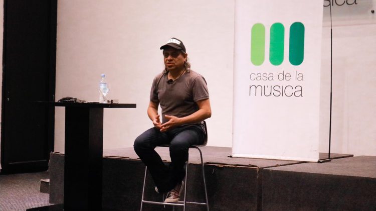 Continúa la capacitación de Luis Robinson en Casa de la Música