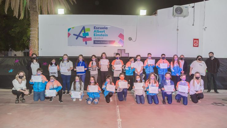 EPD “Albert Einstein”: 42 alumnos de nivel primario recibieron su título