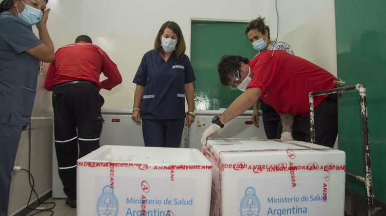 Vacuna contra el coronavirus: ya están en el Hospital San Luis las 900 dosis que se aplicarán en la ciudad capital