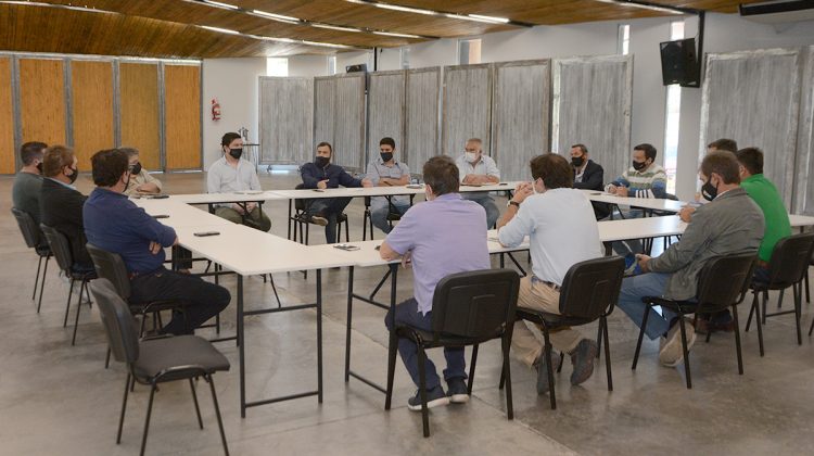 El gobierno y las entidades rurales trabajan en un plan ganadero con desarrollo de la industria frigorífica