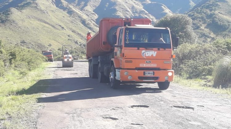 Vialidad Provincial mejora el camino en Pasos Malos