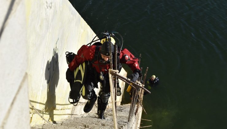 San Luis Agua continúa con las tareas de mantenimiento en las compuertas del Dique Nogolí