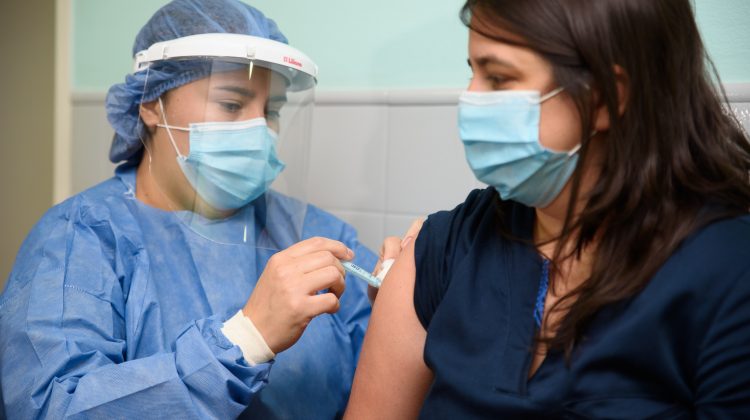 En Villa Mercedes comenzaron a recibir las dosis de Sputnik V 450 trabajadores de la salud