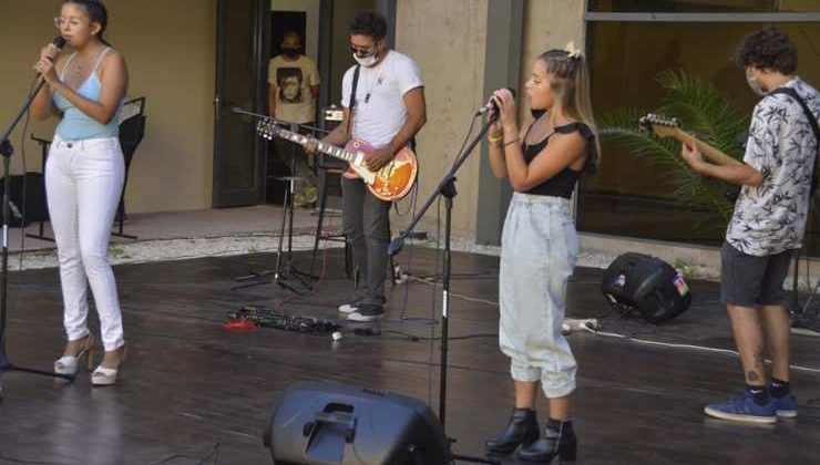 Tarde de música urbana en el patio del MUHSAL