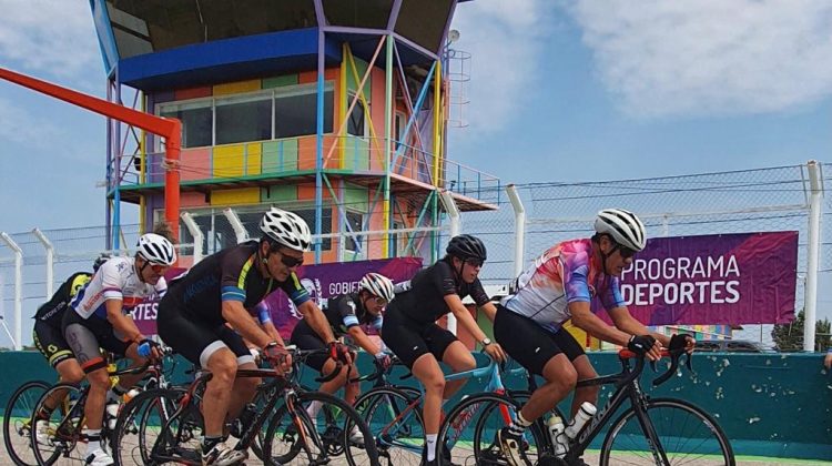 El ciclismo volvió este domingo en el “Rosendo Hernández”