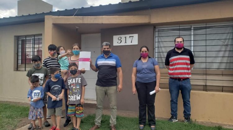 Vivienda readjudicó una casa y entregó escrituras en Villa Mercedes