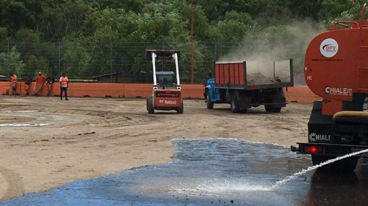 Organismos de Gobierno trabajaron en Potrero de los Funes ante el desborde de un canal