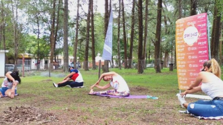 Turismo brindó una clase de yoga en El Trapiche este domingo