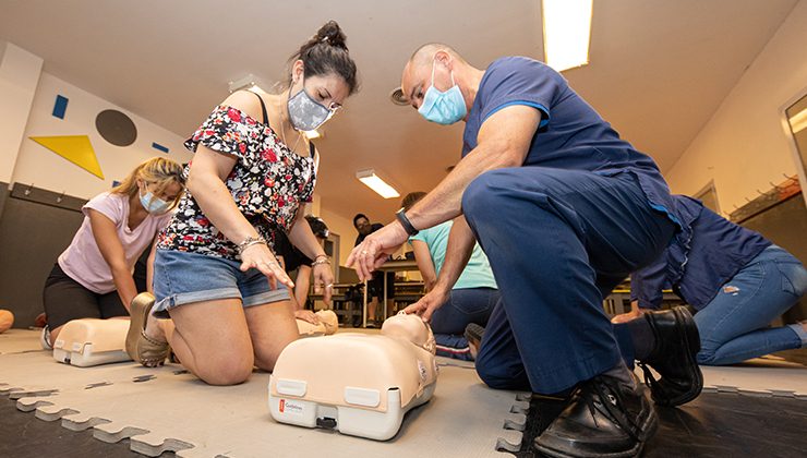 Sesenta personas realizaron un curso de RCP y primeros auxilios