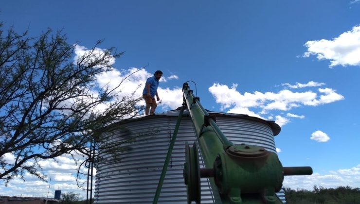 Productores caprinos del noroeste puntano recibieron un aporte para el mantenimiento de sus majadas