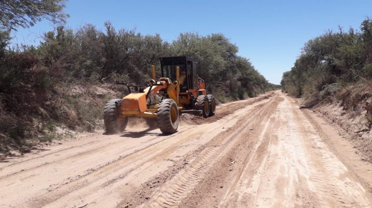 Continúan los trabajos de reconstrucción y mantenimiento en numerosos caminos de la provincia