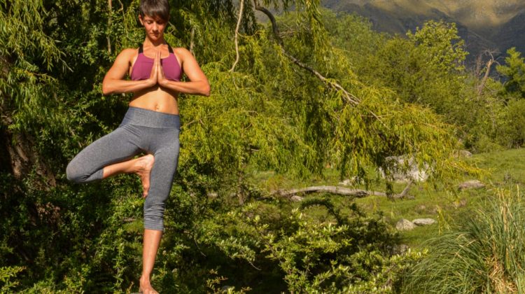 Más espacios se suman a las clases de yoga al aire libre