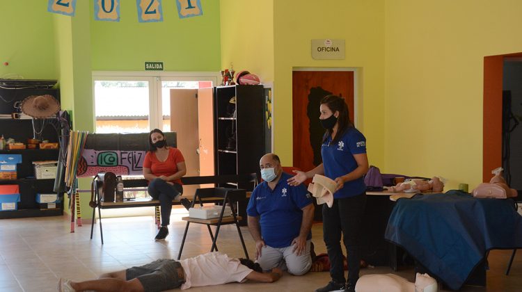 Brindaron una capacitación en primeros auxilios para el personal de la Escuela Provincial de Equinoterapia