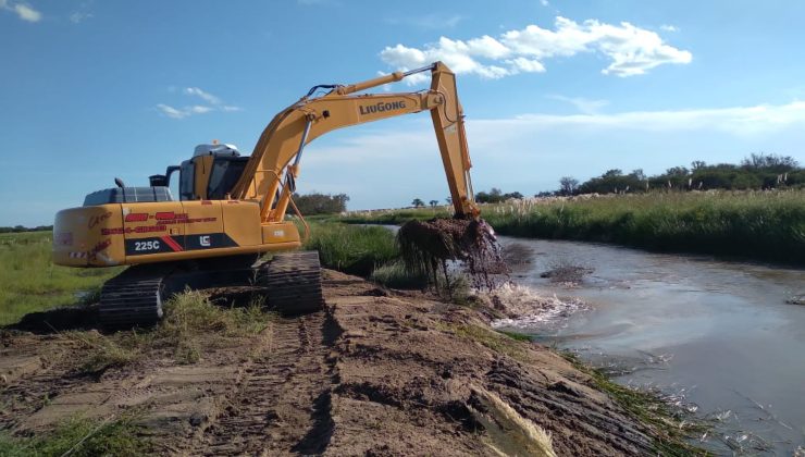 San Luis Agua realizó una nueva intervención en un canal sobre la Ruta Nacional 7