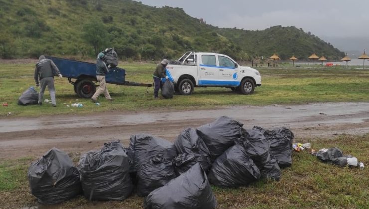 San Luis Agua colabora en la recolección de residuos en los peridiques provinciales