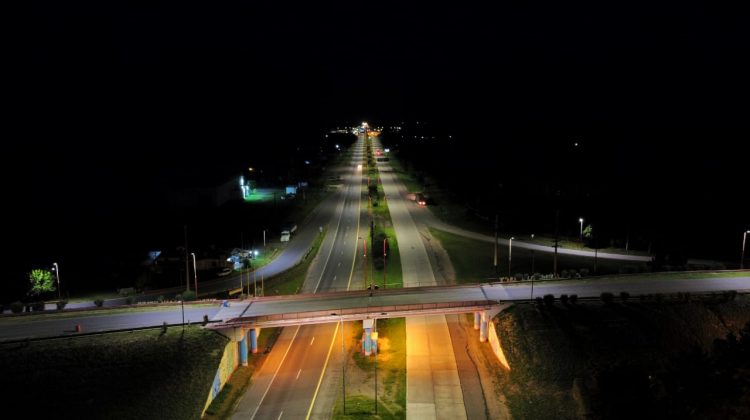 Renuevan las luminarias led sobre la autopista desde Villa Mercedes hasta Córdoba