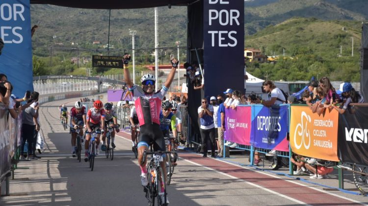 Federico López fue el más veloz y festejó en el Grand Prix del Porvenir