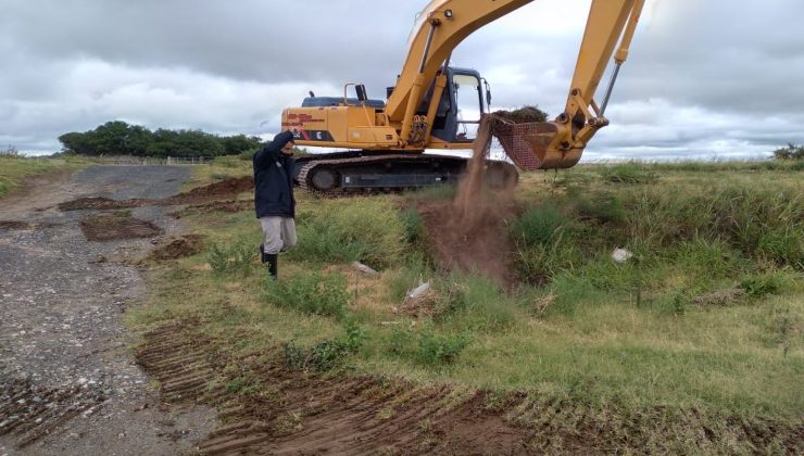 San Luis Agua intervino un canal sobre la Ruta Nacional 7