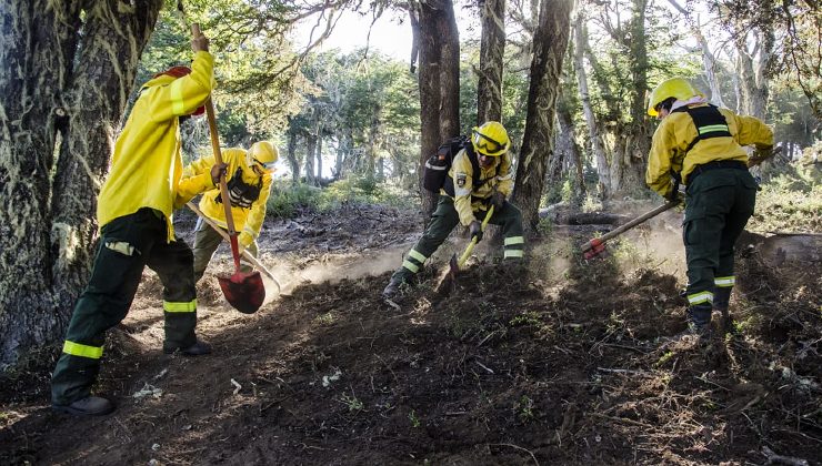 Los brigadistas de San Luis ya luchan contra el fuego en El Bolsón