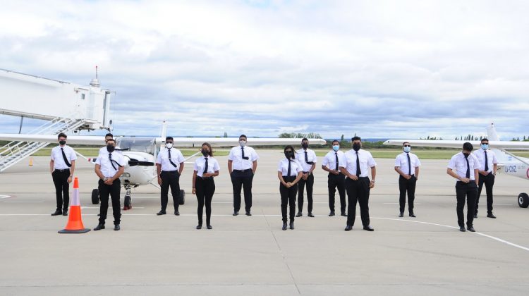 El Centro de Instrucción de Vuelo es internacional: 13 jóvenes panameños iniciaron el curso para convertirse en pilotos privados de avión