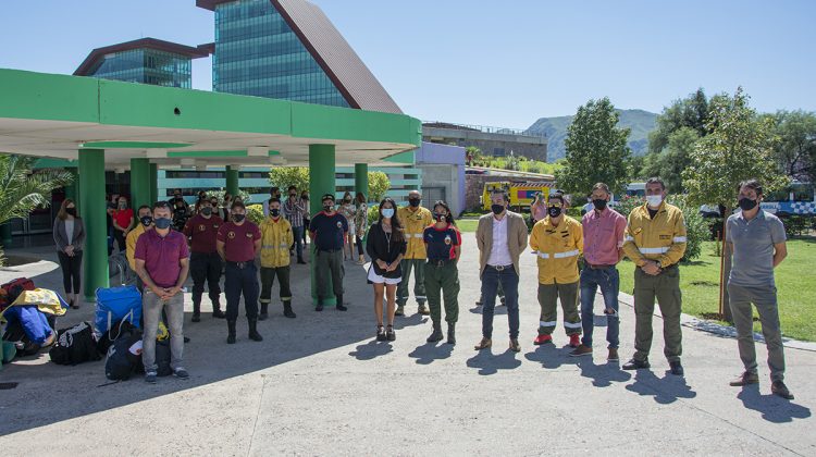 Brigadistas y bomberos de San Luis partieron nuevamente a El Bolsón para ayudar a controlar un incendio de gran magnitud