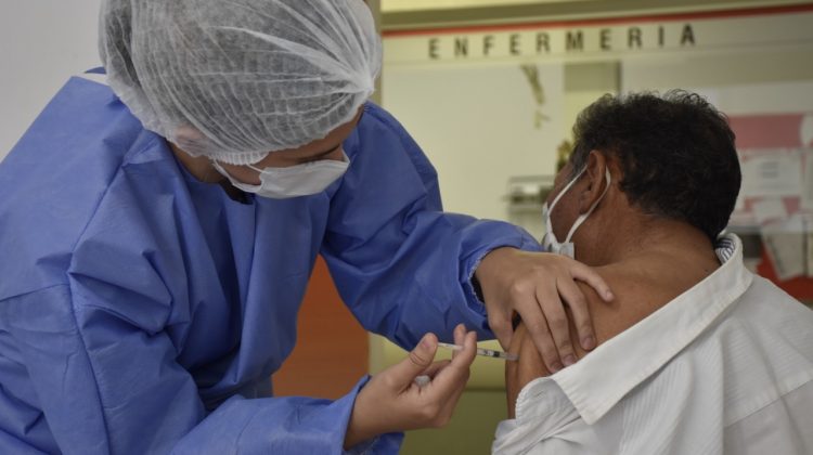 La campaña de vacunación contra el Coronavirus continúo este martes en Tilisarao y La Calera