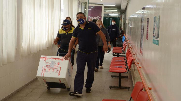 El Hospital San Luis recibió este domingo 1.800 dosis de la vacuna Sputnik V