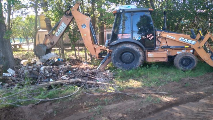 San Luis Agua realiza intensas tareas de limpieza del canal Margen Izquierdo de Villa Mercedes