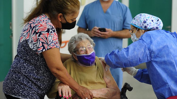 A sus 101 años, “Yeya” Domeniconi recibió la segunda dosis de la vacuna contra el COVID-19