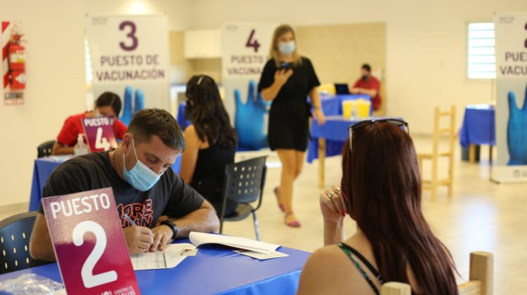 Más de 150 docentes menores de 60 años ya recibieron la vacuna contra el COVID en el Hospital “Madre Catalina”