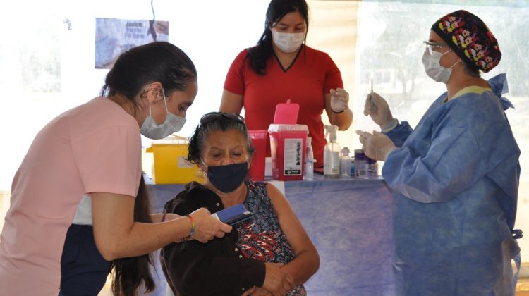 En el Hospital San Luis vacunaron a 1.800 puntanos durante este martes