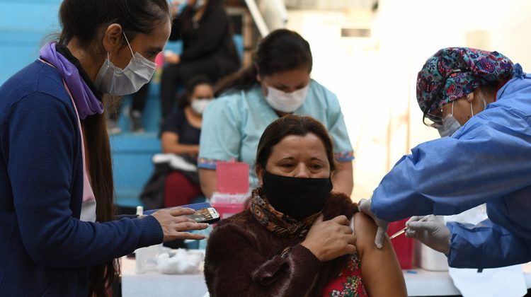 Con esperanza, emoción y mucho entusiasmo continúa la campaña de vacunación en la provincia de San Luis 