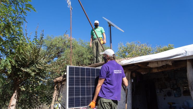 Juan Lavandeira: “Este año proyectamos entregar 50 equipos solares para iluminación y 20 heladeras solares a pequeños productores rurales”