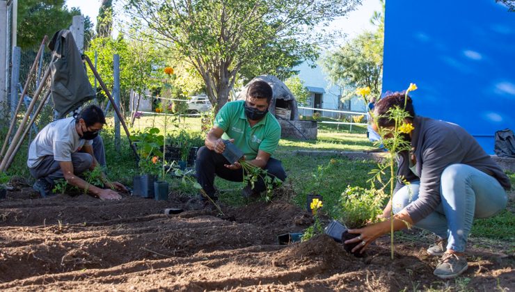 Alumnos de la escuela de Suyuque Nuevo armaron su huerta agroecológica