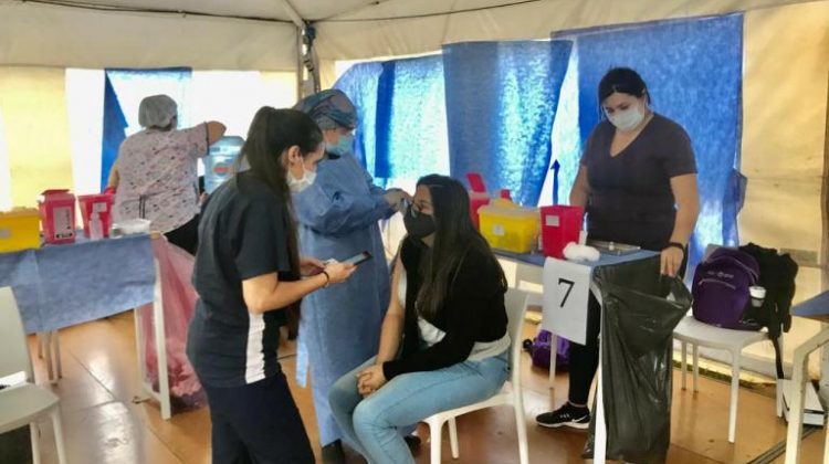 Este martes y miércoles se vacunaron 3.600 personas en el Hospital San Luis