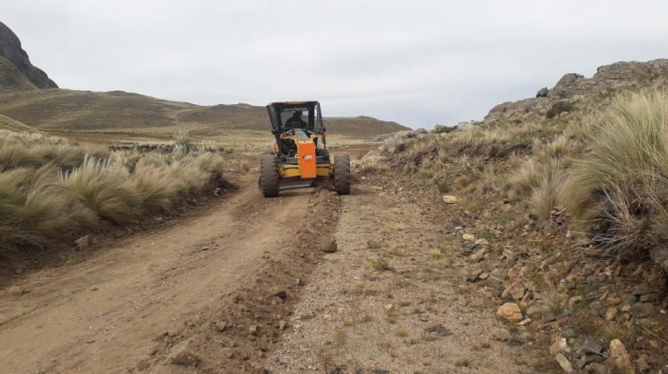 Continúan los trabajos viales de mantenimiento y reparación en diferentes puntos de la provincia