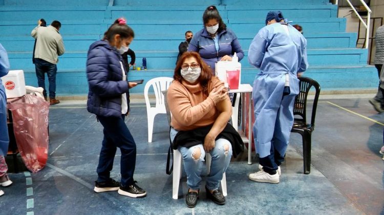 Coronavirus: este martes vacunaron a vecinos del departamento Pueyrredón