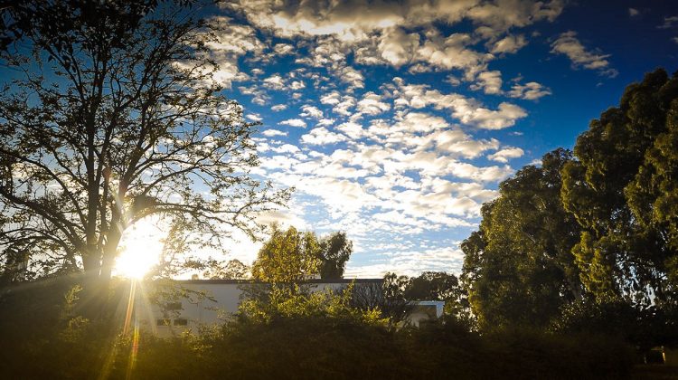 El cielo comenzará a cubrirse y podría caer aguanieve en las sierras