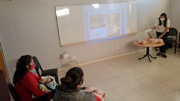 Dictaron un taller de RCP neonatal para madres, padres y cuidadores