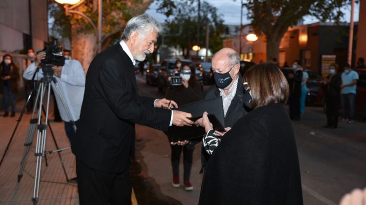 “Nos emociona y enorgullece que este edificio lleve el nombre de nuestra hija”