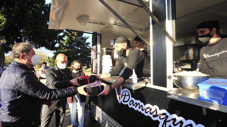 Familias de refugiados sirios abrieron un emprendimiento gastronómico