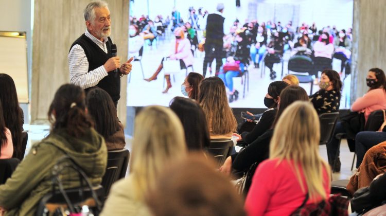 El gobernador mantuvo un encuentro con la comunidad educativa del IFDC San Luis