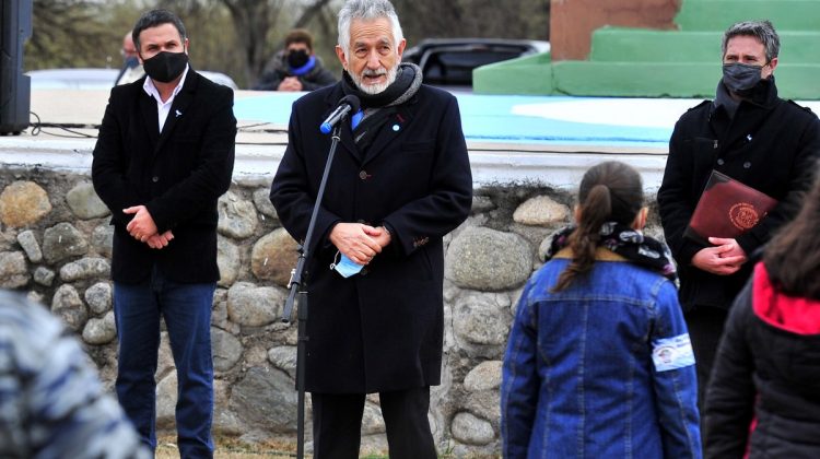 Alberto Rodríguez Saá: “En este día especial pido que la bandera nos una en la búsqueda de Guadalupe Belén Lucero”