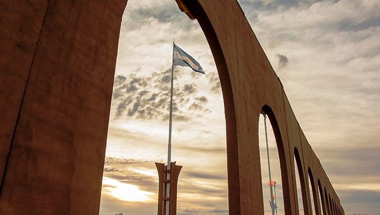 En San Luis flamea la bandera más alta de Argentina